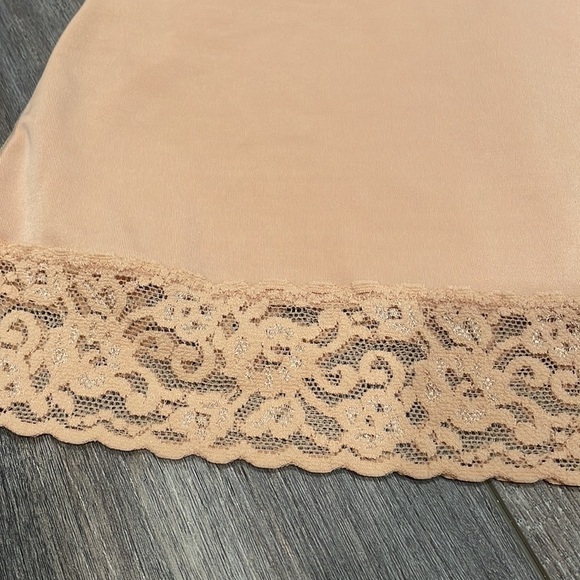 SPANX Nude Cami Tank Shapewear Lace Bottom Scoop Neck Neutral Tan Beige Medium - Picture 5 of 5